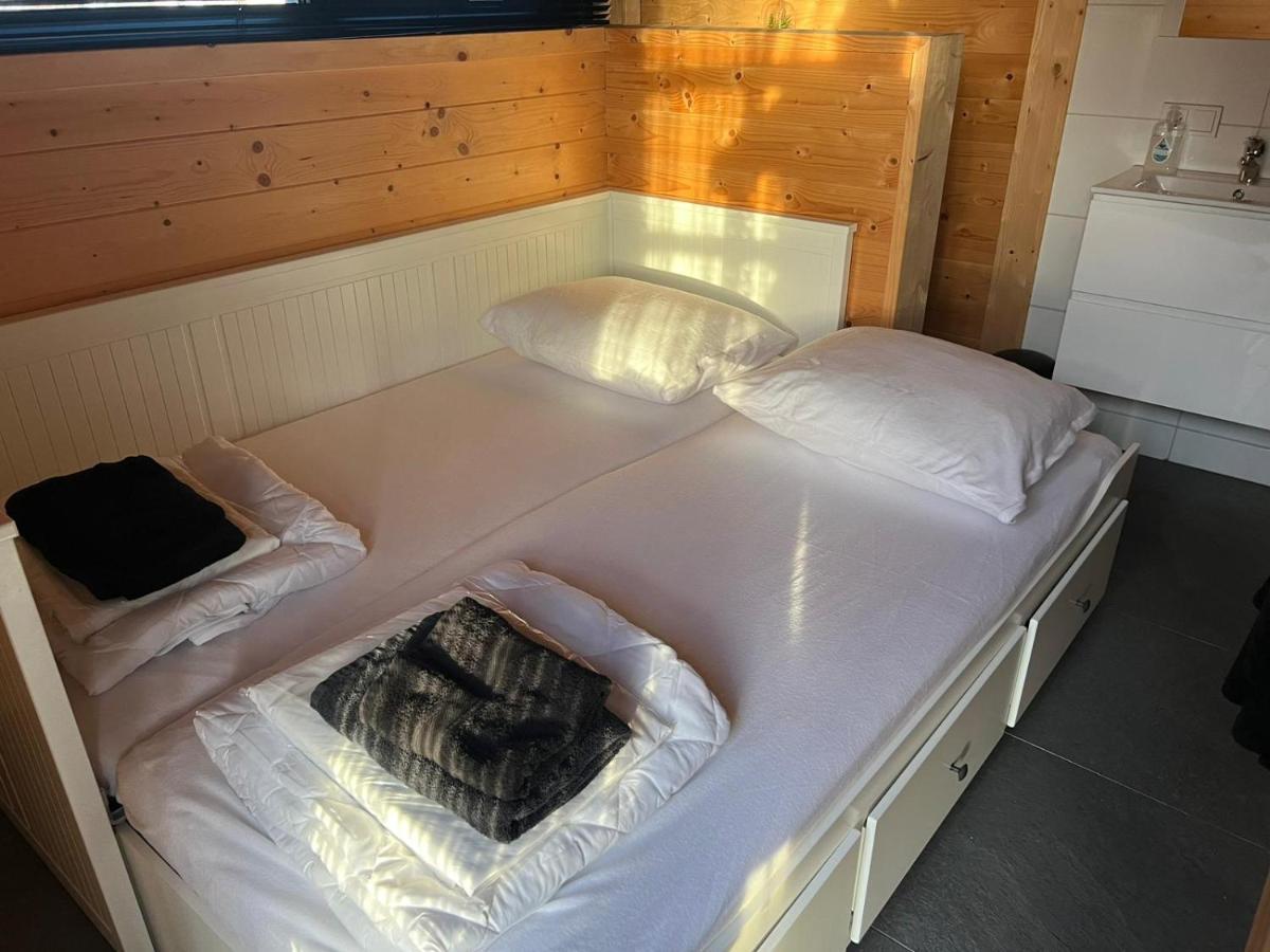 Chalet Met Sauna En Airconditioning Sint Annaland Exterior foto